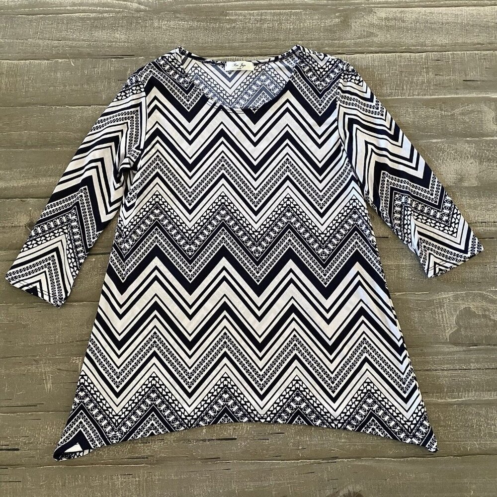 Rue Juju Blouse Women's Small Navy White 3/4 Sleeve Chevron Pattern Stretchy‎